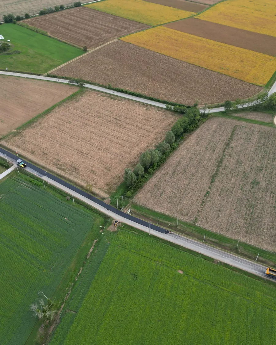 Mosaico di appezzamenti agricoli ripreso dall'alto per la mappatura delle colture
